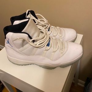 Jordan 11 Legend Blue